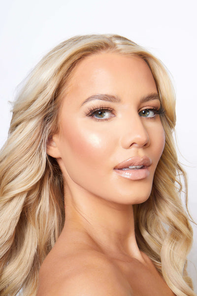 model wearing opuluxe beauty daydream mink eyelashes